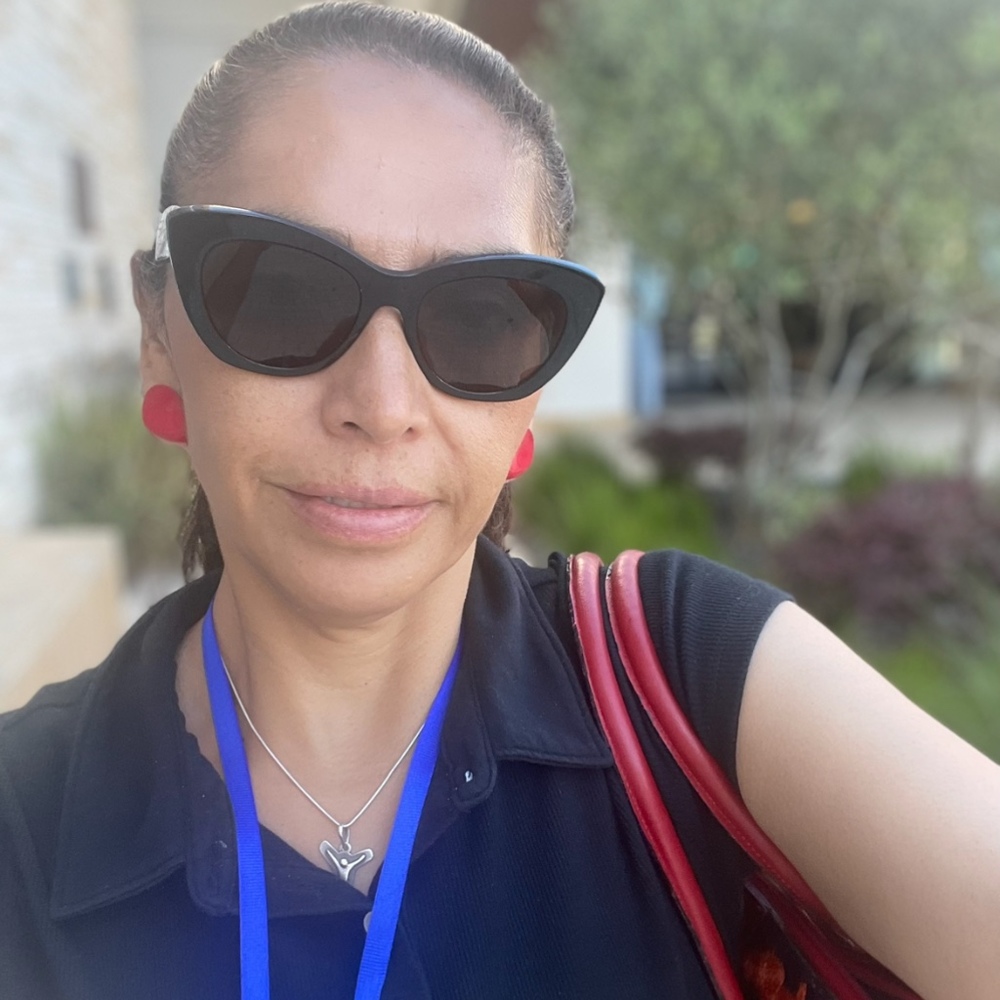 Meet your Posher, Lorena m.